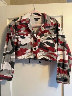 Cropped Camo Camouflage Utility Jacket - Red Gray Black
